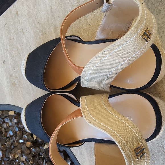 Tommy Hilfiger Black and Tan Espadrille Sandals Size 9 M - Picture 8 of 14